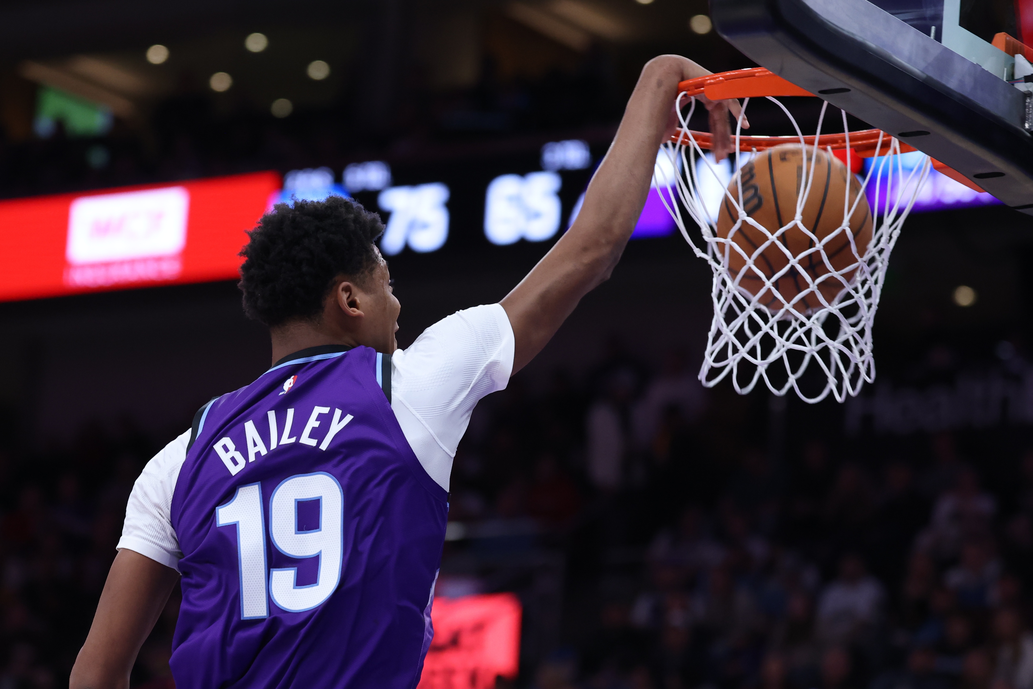 开云网页版中国官网-【菜鸟】贝利25分6板 弗拉格21分11板 科比·桑德斯11分&amp;三分4中3